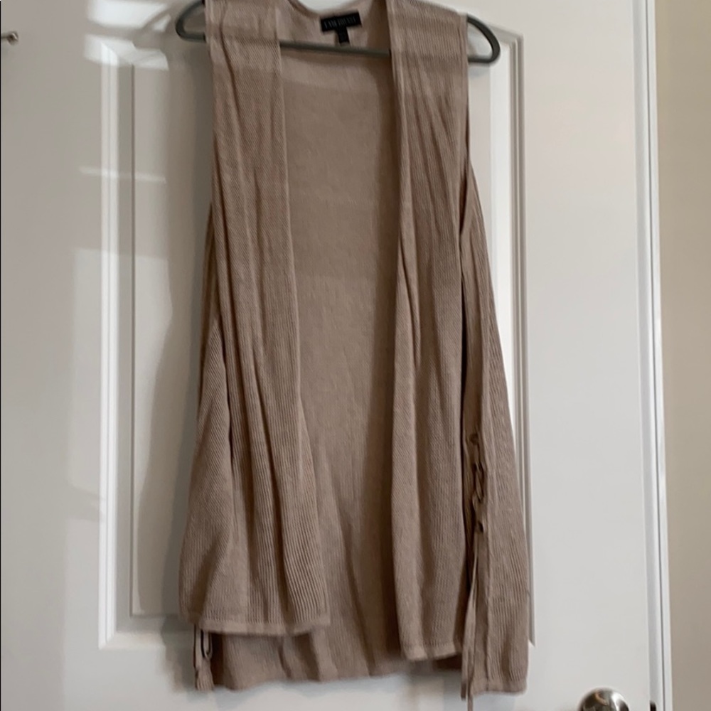 Sleeveless mesh cardigan